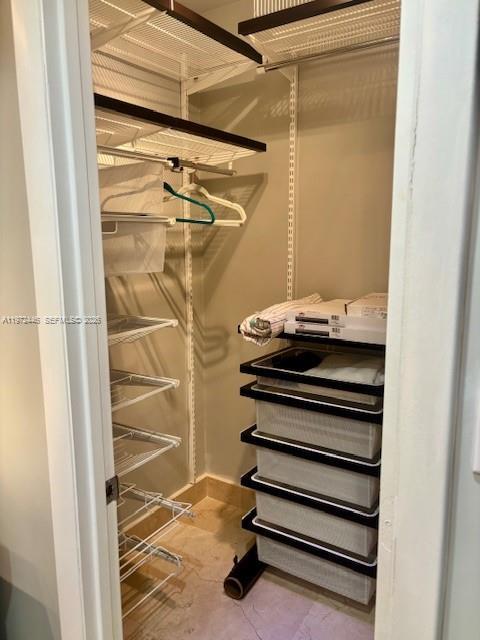 Building Photo - 100 Lincoln Rd