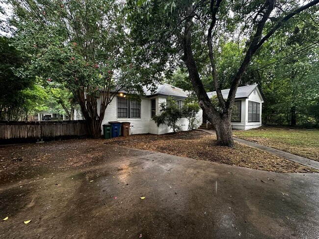 Building Photo - 2404 Indian Trail