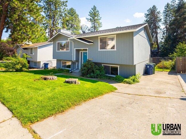 Building Photo - 4 bedroom 2 bath room house for rent in So...