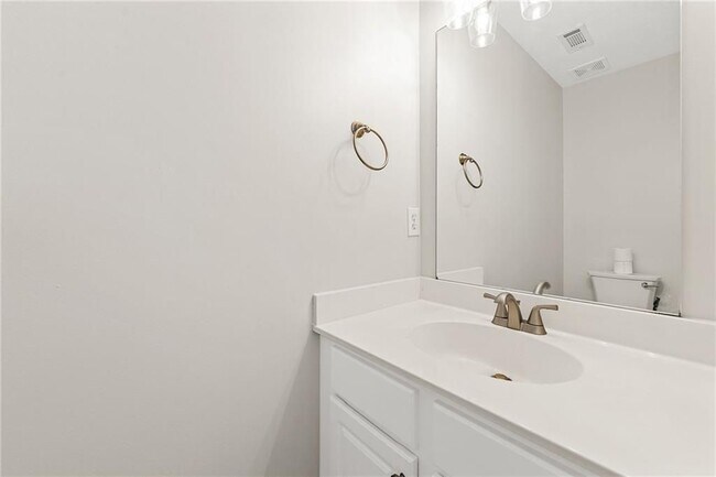 Building Photo - 370 Manor Glen Dr