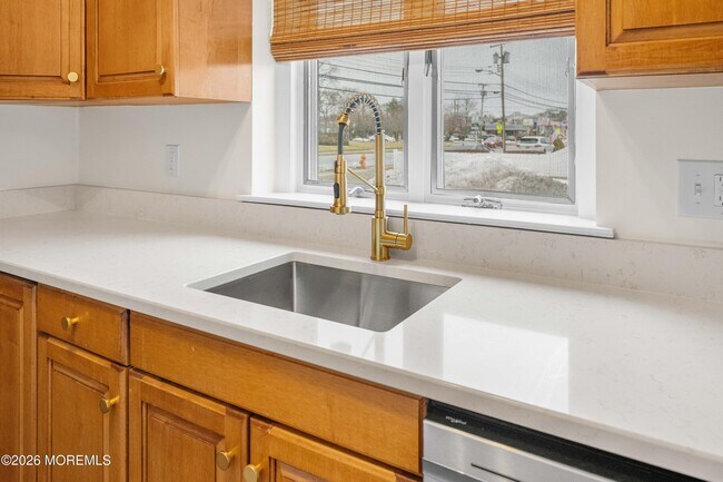 Building Photo - 2230 Bridge Ave