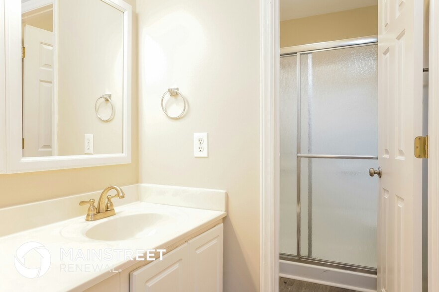 Building Photo - 114 Clarence Ln