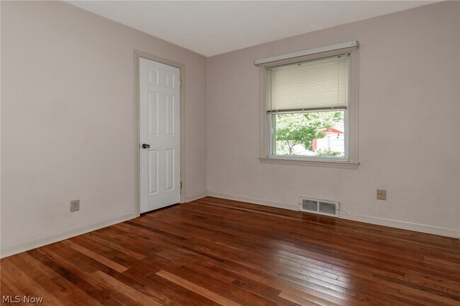 Building Photo - 8279 Westmoor Rd