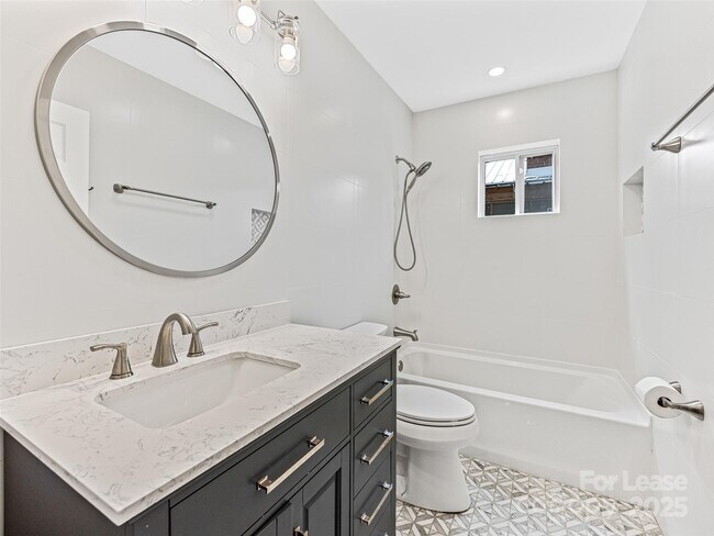 Building Photo - 42 Forsythe St