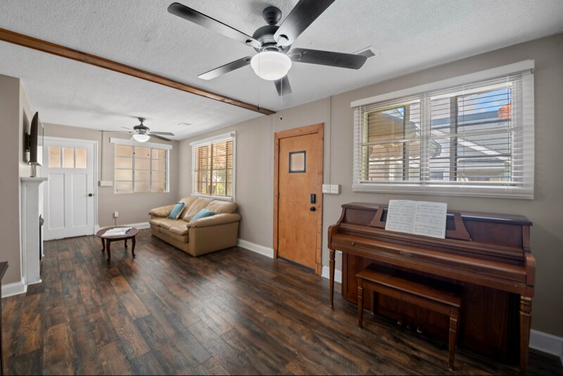 Building Photo - 14 Concord St