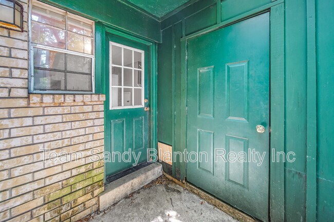 Building Photo - 2107 Langley Ave