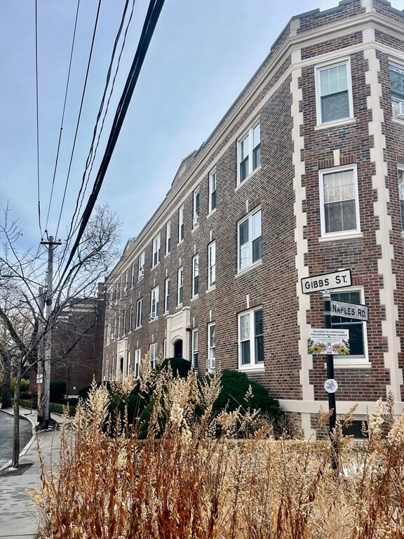 Building Photo - 26 Gibbs St