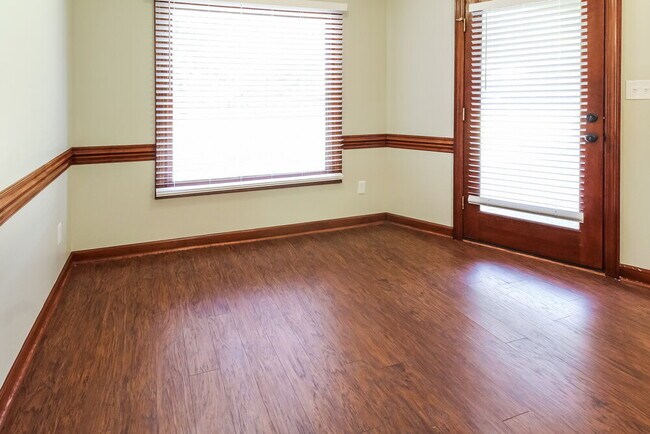 Building Photo - 7182 Golden Oaks Loop E