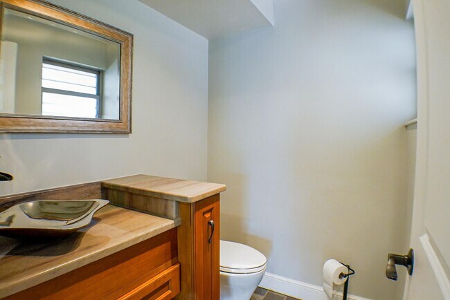 Building Photo - RARE ON MARKET , 2+den 2 1/2 bath overviewing a lake behind bell tower