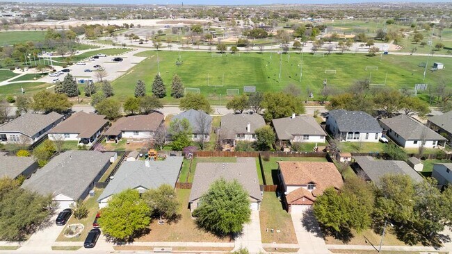 Building Photo - 1306 Lou Gehrig Ln