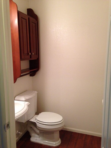 8-Half bath - 10653 Butte Dr