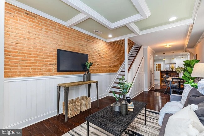 Building Photo - 411 S Duncan St