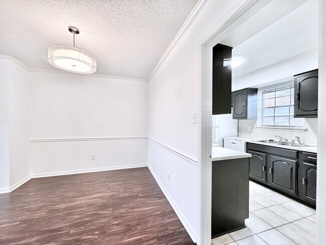 Building Photo - Spacious 2 Bed/2 Bathroom Condo in Bocage – Walk to Towne Center & Whole Foods!