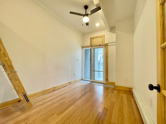 Building Photo - 441 Bainbridge St.