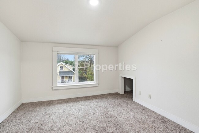 Building Photo - Amazing 4 bedroom home in SE Portland!