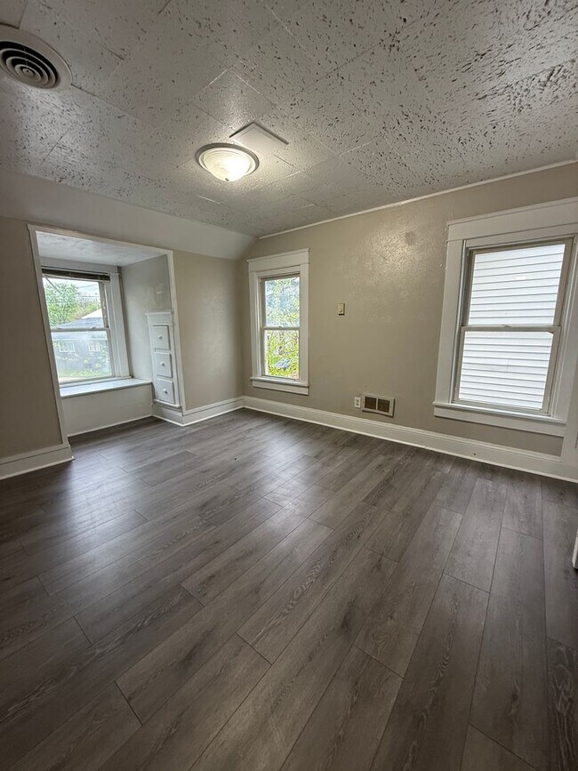 Building Photo - Beautiful House on the Elkhart River