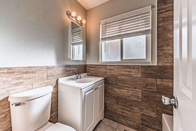 Building Photo - 5 bedrooms ,2 bathrooms and on 0.32 acres for rent