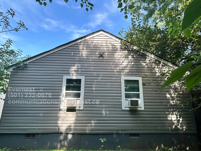 Building Photo - 736 N Montgomery St