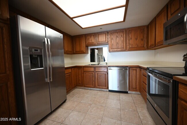 Building Photo - 7870 E Camelback Rd