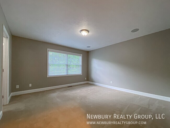 Building Photo - 147 Banksville Pl