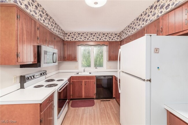 Building Photo - 37 S Cedar St