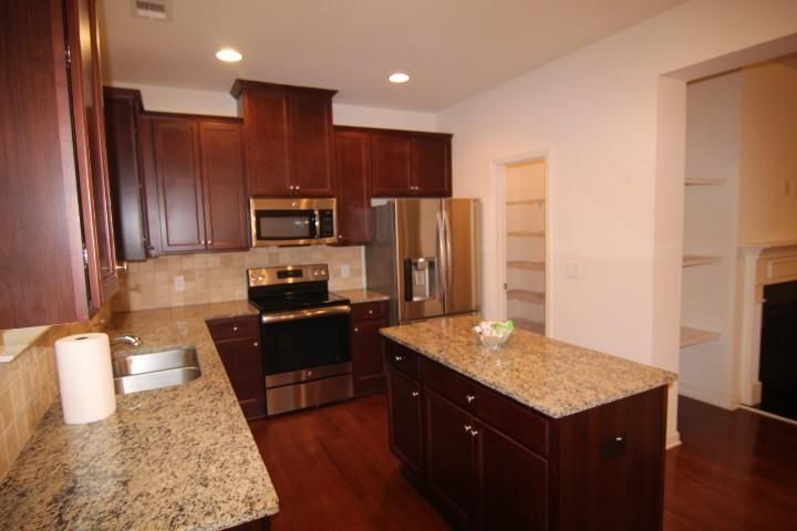 Building Photo - 5850 Vinyard Ln