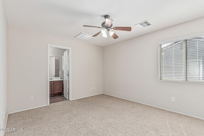 Building Photo - 1242 E Strawberry Dr
