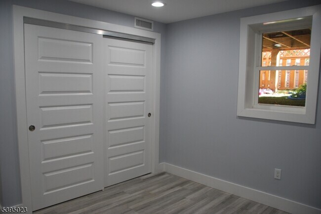 Building Photo - 229 Monroe St