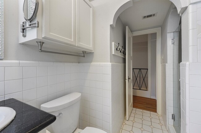 Building Photo - 3126 Wroxton Rd