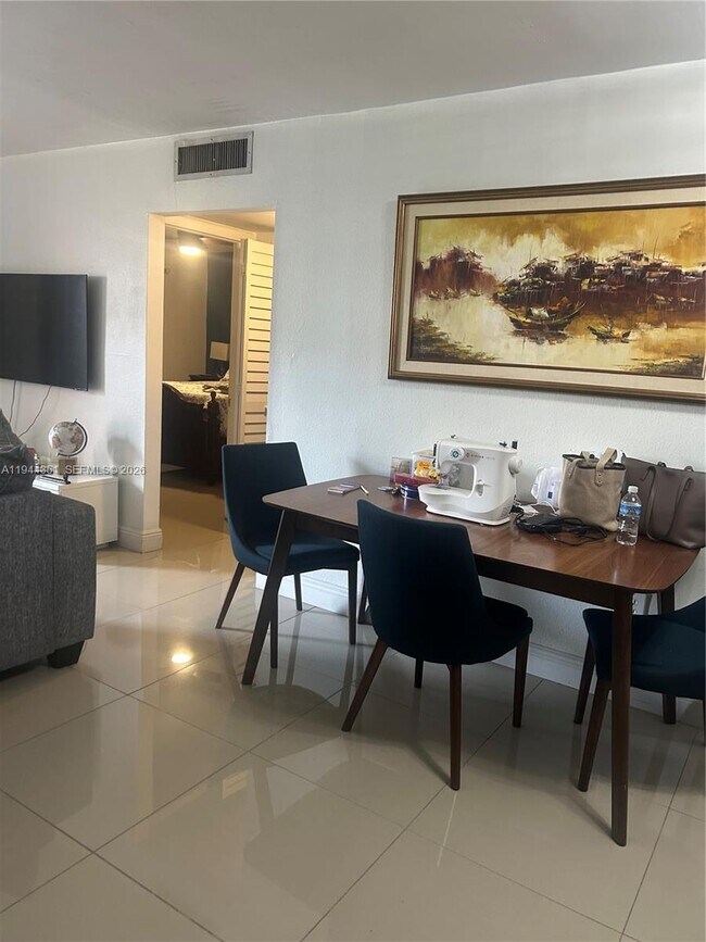 Building Photo - 6130 W 19th Ave