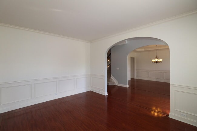Building Photo - 417 Courchelle Dr