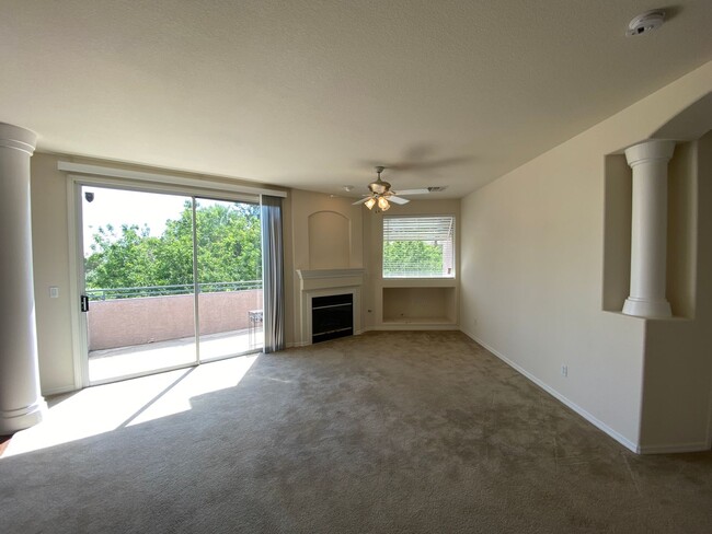 Building Photo - **$500 OFF FIRST MONTH RENT** Upscale Cond...