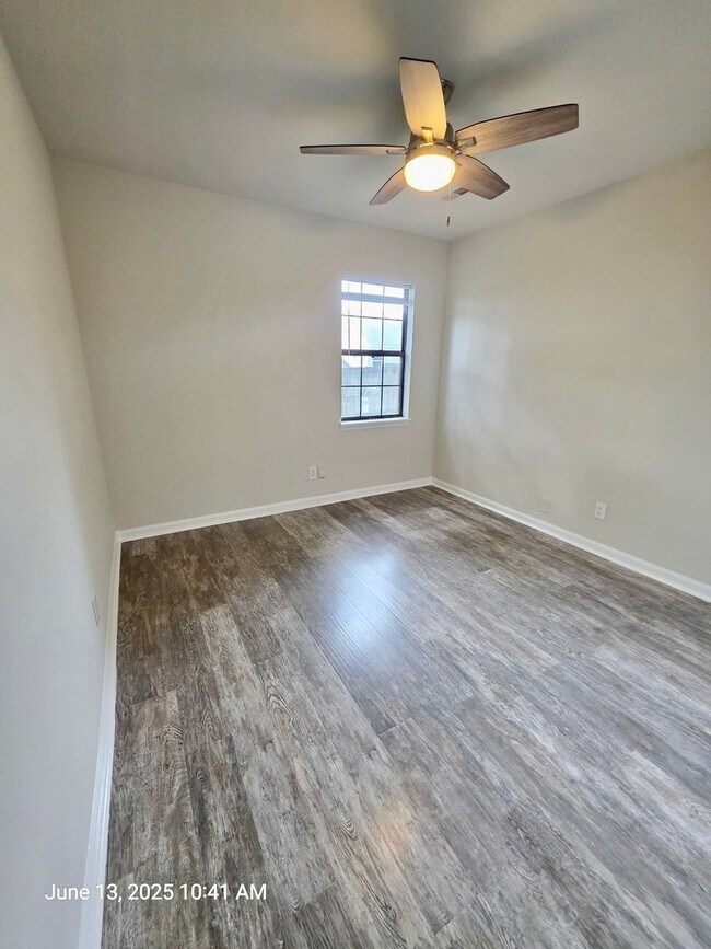 Building Photo - Charming 3 bedroom on a huge lot - Boulder...