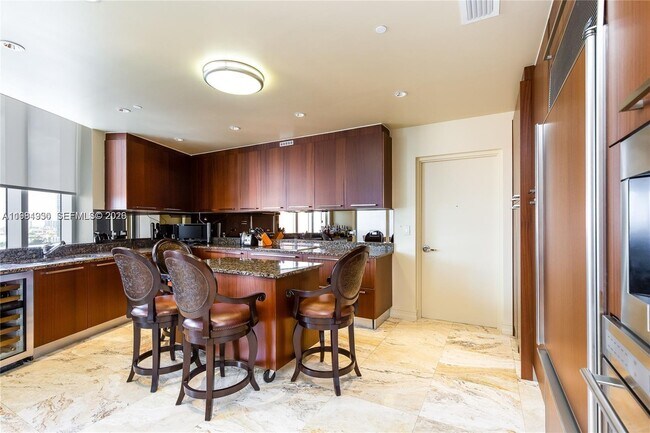 Building Photo - 16001 Collins Ave