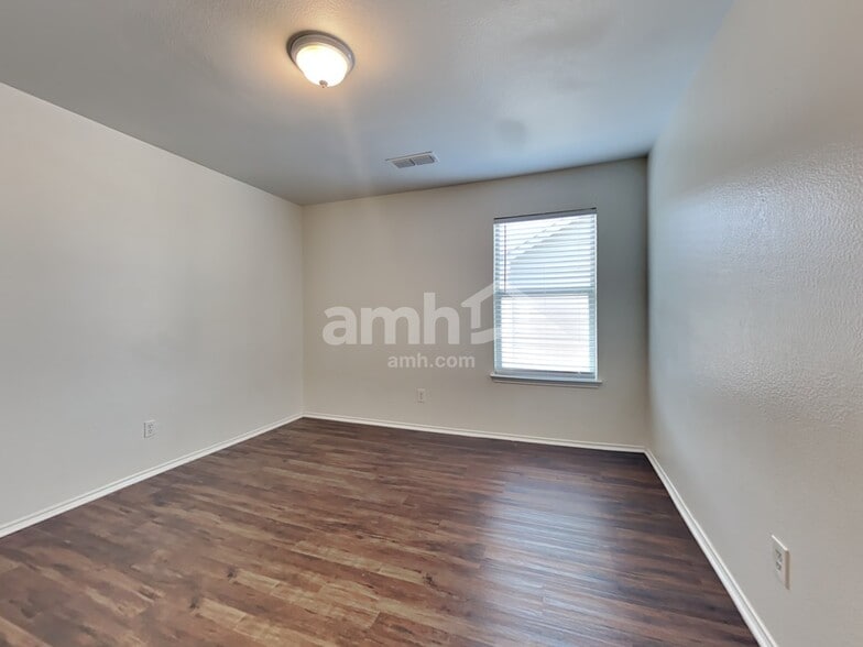 Building Photo - 1626 Wildflower Dr
