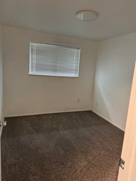 Building Photo - 7109 SE Martins St