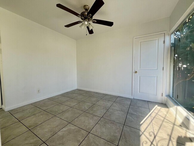 Building Photo - 10523 Mansel Ave