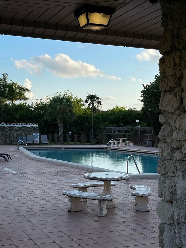 Building Photo - 6950 Miami Gardens Dr