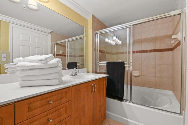 Master bath, walkin shower - 6450 Emerald Dunes Dr