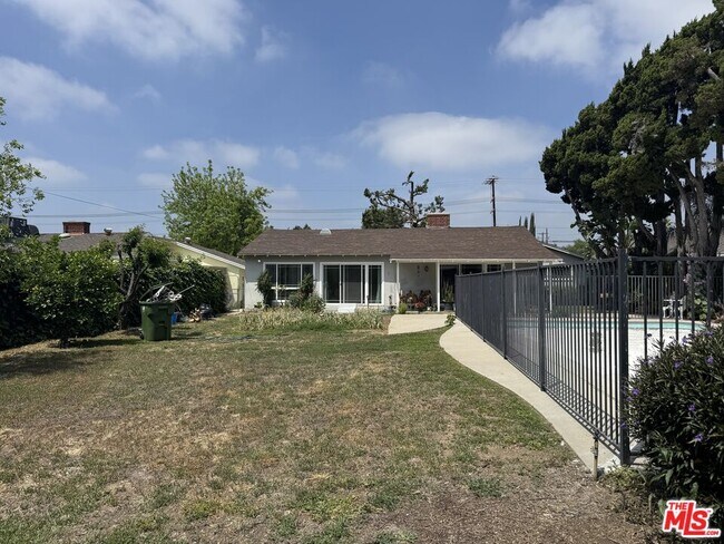 Building Photo - 8936 Balboa Blvd