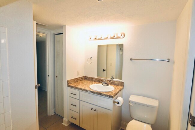 Building Photo - 229 S McMullen Booth Rd