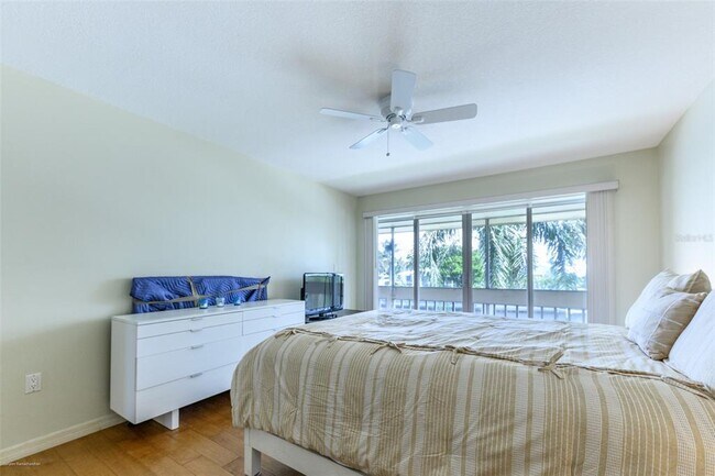 Building Photo - 1080 Bal Harbor Blvd