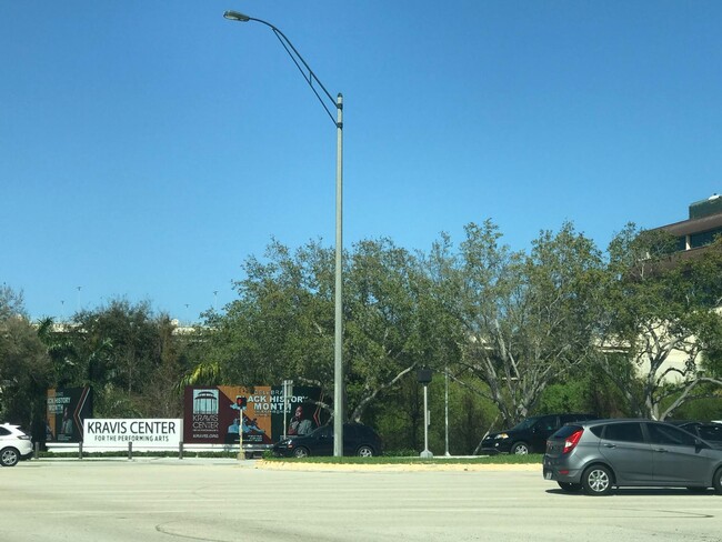 Building Photo - 603 N St