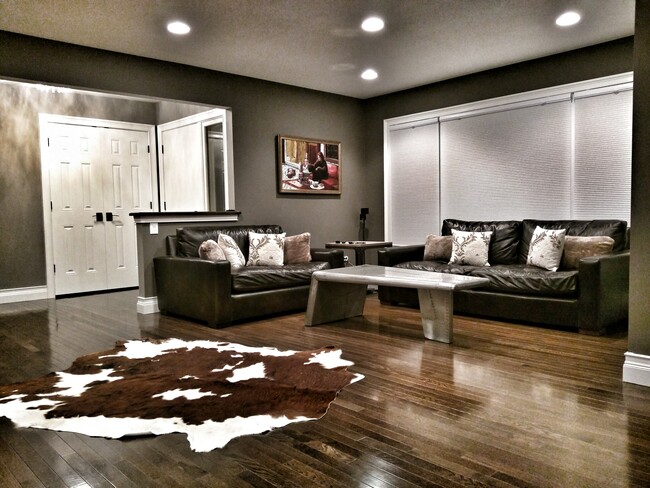 Living Room - 4370 N 161st St