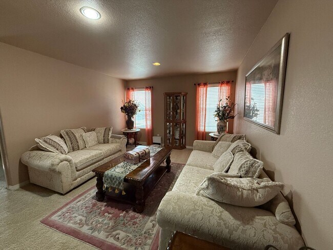 Building Photo - 6 Bed 4 Bath Home with 4,913 Sqft Near Peterson Space Force Base & Schriever Space Force Base!!!