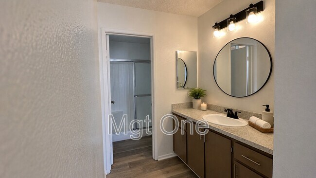 Building Photo - 14605 Perham Dr