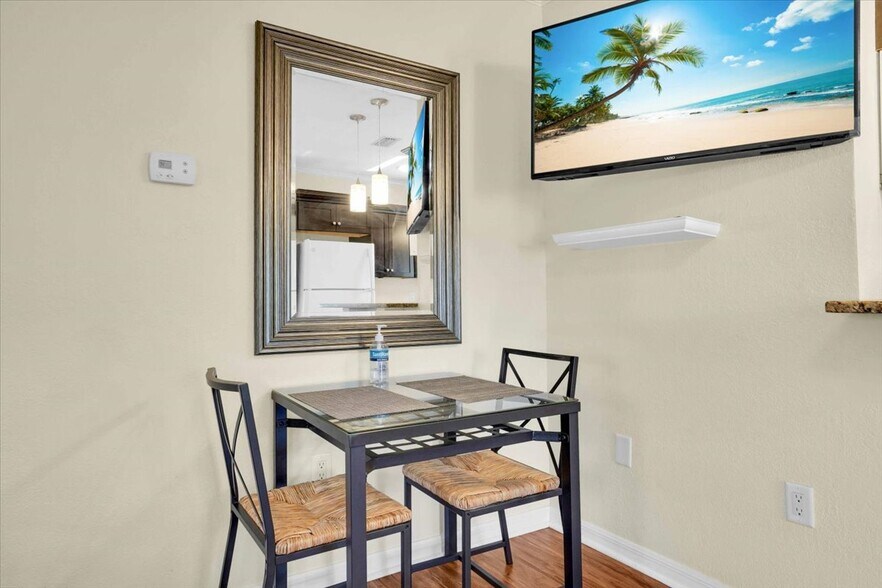 Building Photo - 537 6th St N