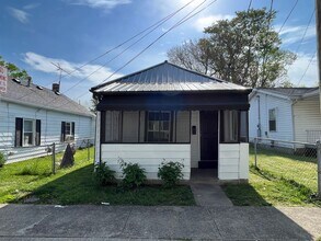 Building Photo - Quaint 2 Bedroom in Shelbyville!