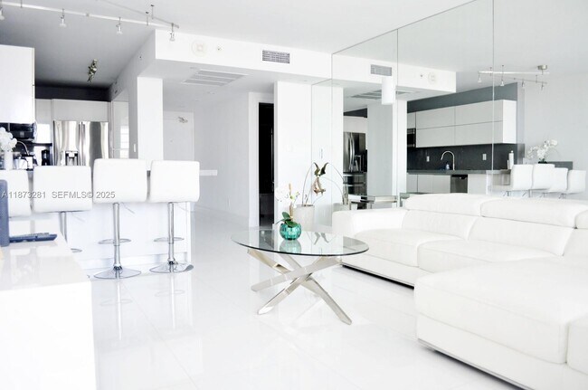 Building Photo - 100 Lincoln Rd