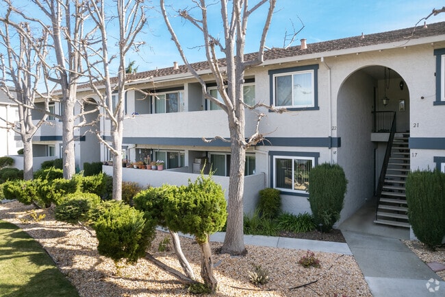 Building Photo - Prospect Corners